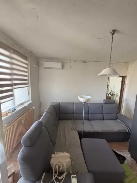 Pôvodná obývacia izba pred rekonštrukciou — Karlova Ves - Bratislava