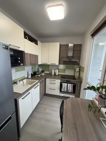 Kuchyňa po rekonštrukcii — Karlova Ves - Bratislava