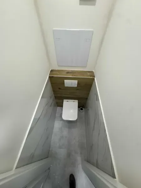 Hotová toaleta - mramor a drevený dekor - Petržalka - Bratislava