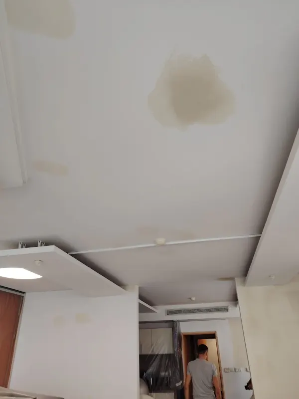 Detail steny po striekanej výmaľbe - Bratislava - Petržalka