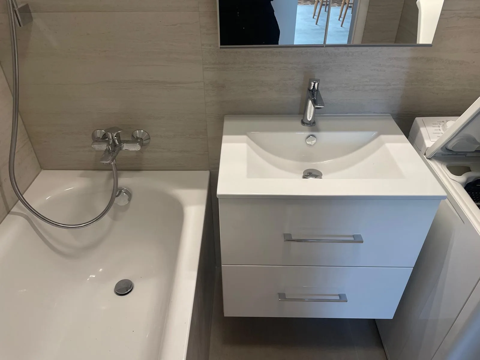 Spojenie kúpeľne a WC v paneláku — kedy sa oplatí a kedy nie