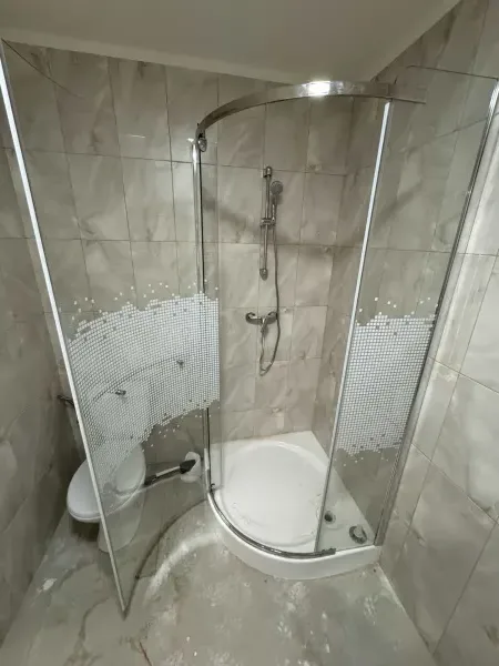 Nový kondenzačný plynový kotol Protherm s pripojenými rozvodmi a vyvložkovaným komínom — Ružinov - Bratislava