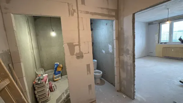 Vybúrané jadro a pripravená izba — vrecká s materiálom Baumit — Petržalka - Bratislava