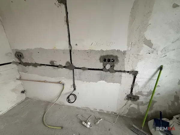 Nové rozvody elektroinštalácie v drážkach - Podunajské Biskupice, Bratislava