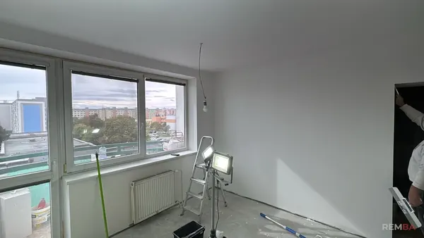 Vymaľovaná izba po rekonštrukcii - Podunajské Biskupice, Bratislava