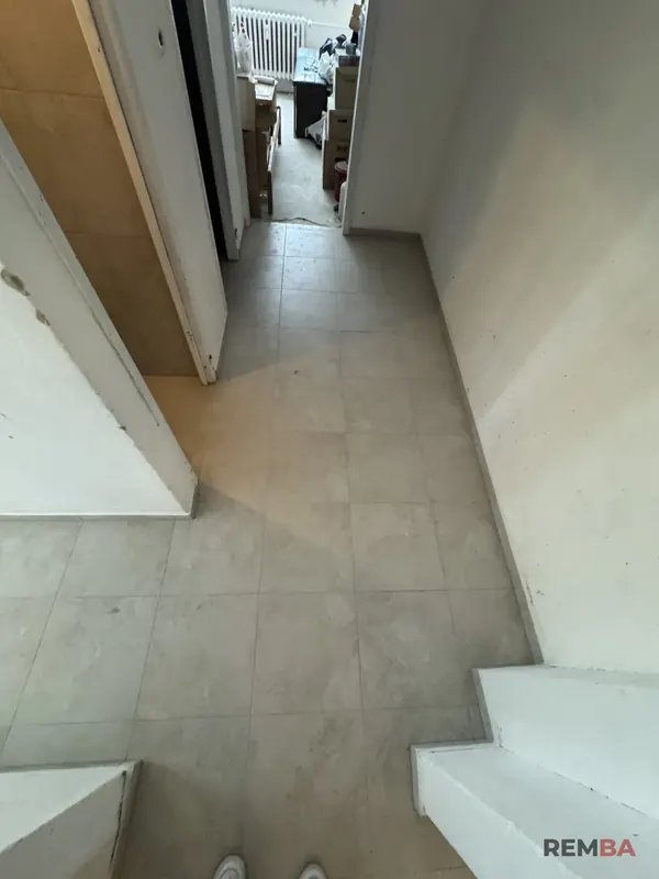Chodba s novou dlažbou - Podunajské Biskupice, Bratislava