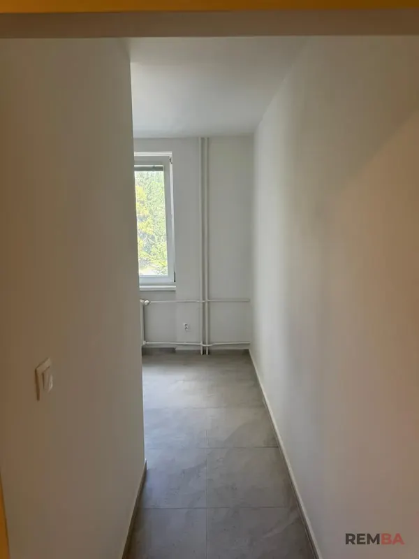 Pohľad z chodby do izby - Ružinov, Bratislava