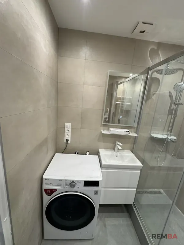 Umývadlo so skrinkou a práčka - Dlhé Diely, Bratislava