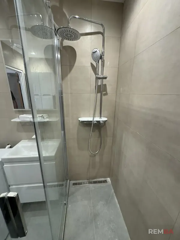 Sprchový kút s dažďovou sprchou - Dlhé Diely, Bratislava