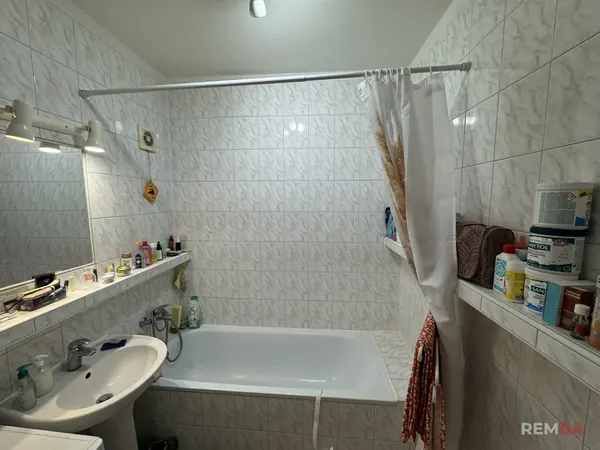 Stará vaňa a umývadlo - Dlhé Diely, Bratislava