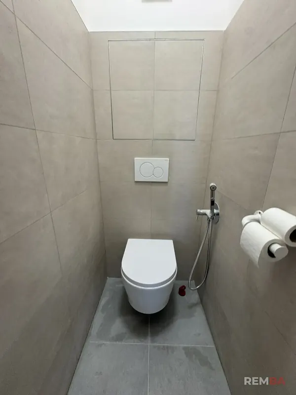 Závesné WC po rekonštrukcii - Dlhé Diely, Bratislava