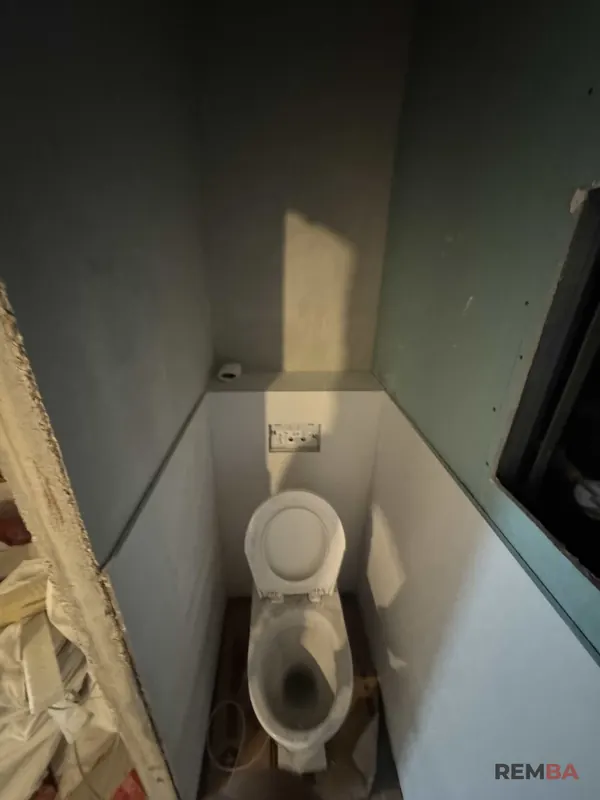 Pôvodné WC počas prác - Petržalka, Bratislava