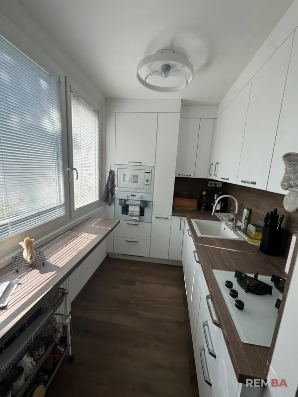 Hotová kuchyňa s bielou linkou - Dúbravka, Bratislava