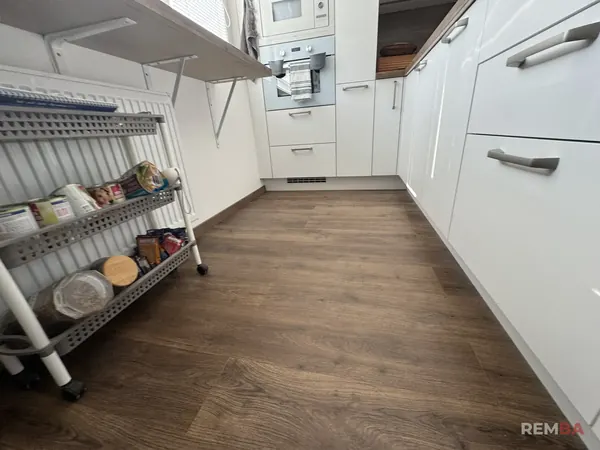 Nová kuchyňa s drevenou pracovnou doskou - Dúbravka, Bratislava