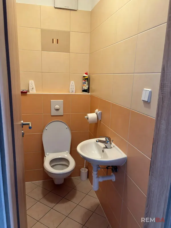 Nové podlahy a kuchyňa v byte - Nové Mesto, Bratislava