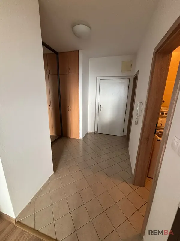 Nové podlahy a kuchyňa v byte - Nové Mesto, Bratislava