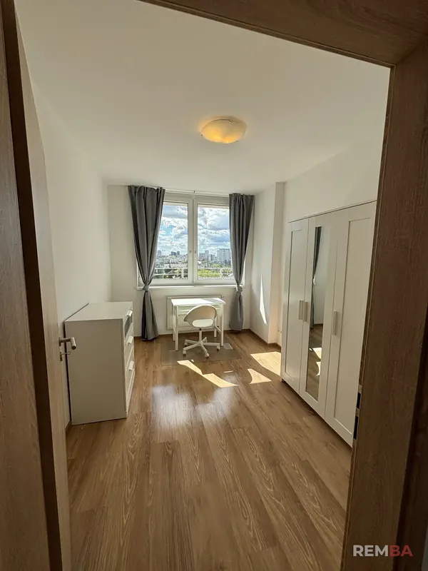 Izba so skriňou a stolom - Nové Mesto, Bratislava
