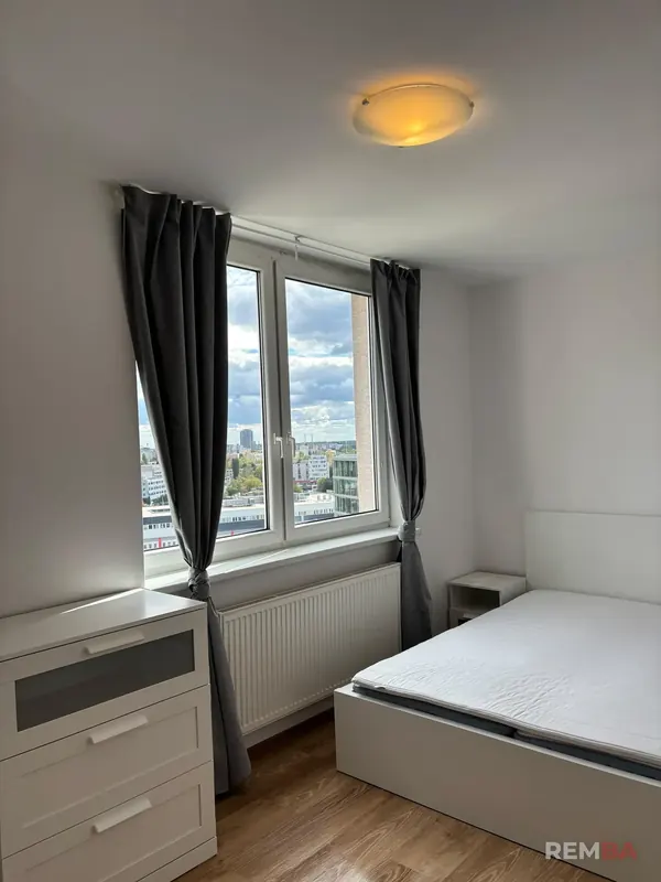 Nové podlahy a kuchyňa v byte - Nové Mesto, Bratislava