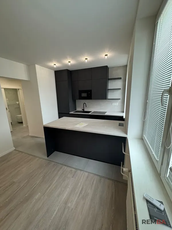 Kuchyňa s ostrovčekom pri okne - Rača, Bratislava