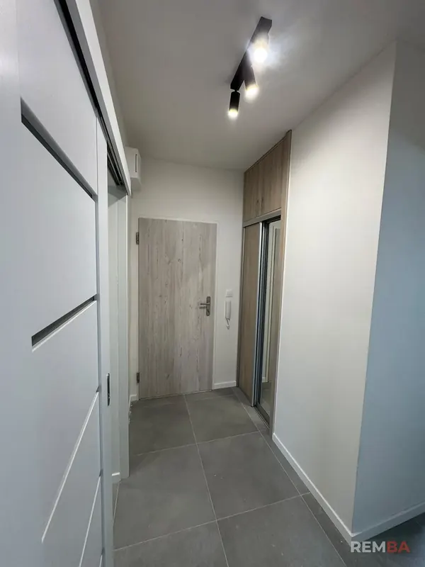Chodba so vstavanou skriňou - Rača, Bratislava
