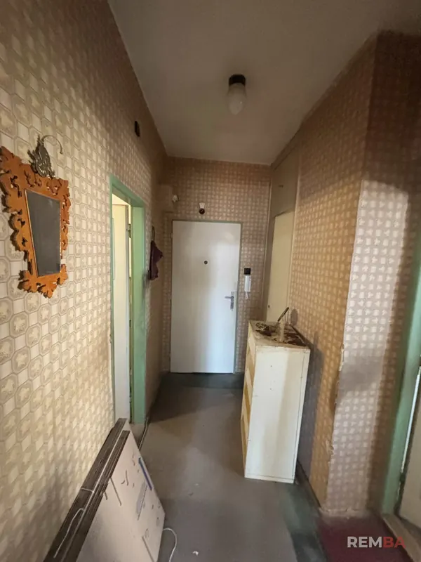 Pôvodná chodba s tapetami - Rača, Bratislava