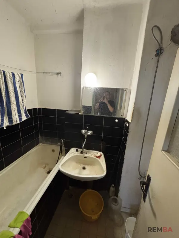 Pôvodná kúpeľňa s umývadlom a vaňou - Rača, Bratislava