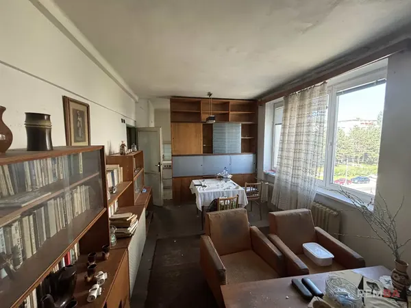 Pôvodná obývačka s knižnicou - Rača, Bratislava