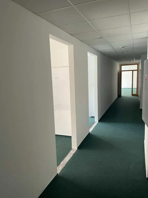 Sadrokartónová priečka v kancelárii