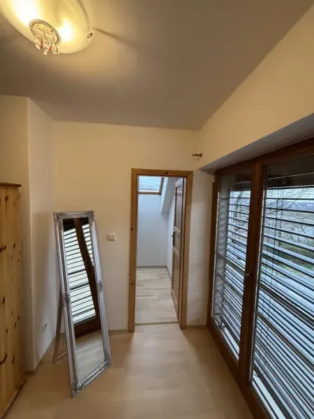 Hotová izba po výmaľbe — Karlova Ves
